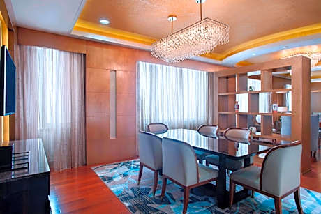 Executive level, Presidential Suite, 1 King, City view