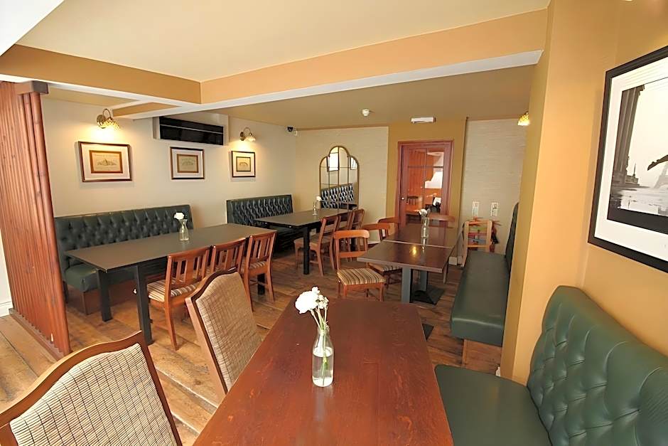 Pilgrims Hotel
