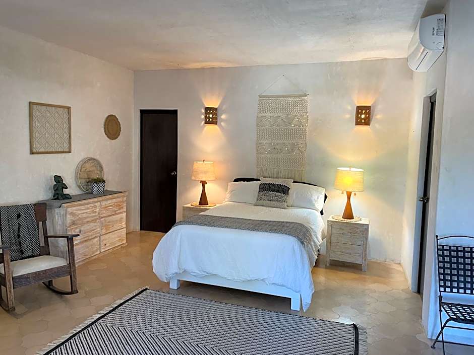 Pure Baja Private Suites-Upscale Property with Infinity Pool and Lush Gardens