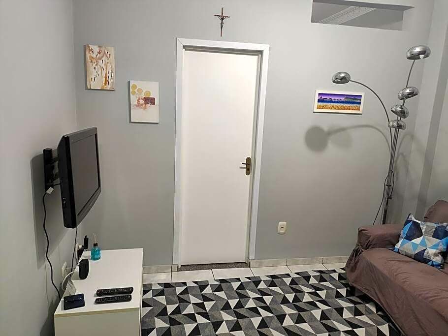 Apê completo em Copacabana/RJ.