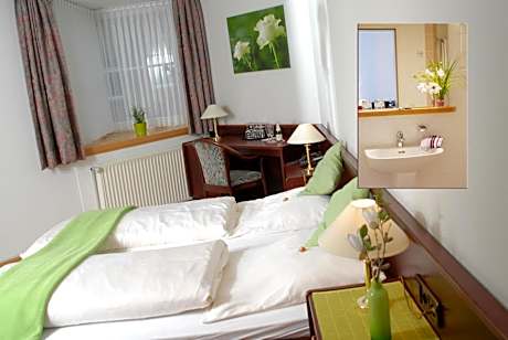 Family Room (2 Adults + 1 Child)