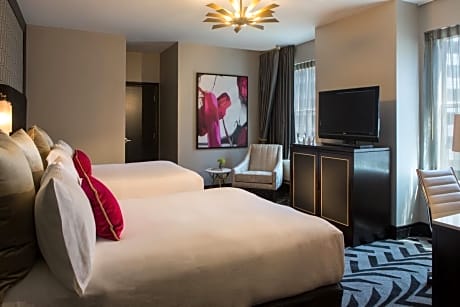 One-Bedroom King Suite with Tub - Mobility Accessible