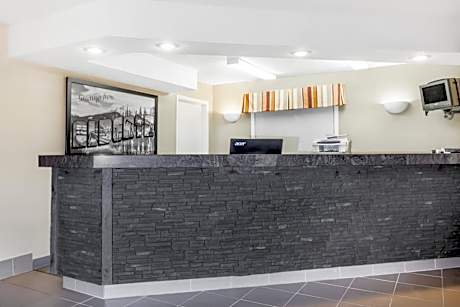 Superior Queen Room - Non-Smoking