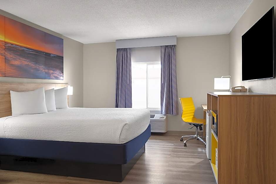 Days Inn by Wyndham Jamestown