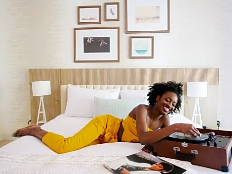 1 King Bed