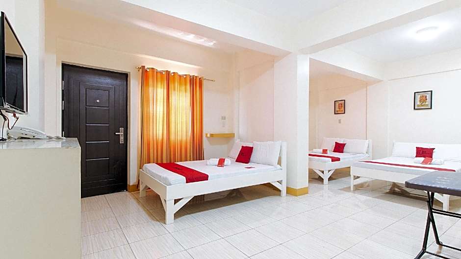 RedDoorz @ Golden Skye Hotel Guagua