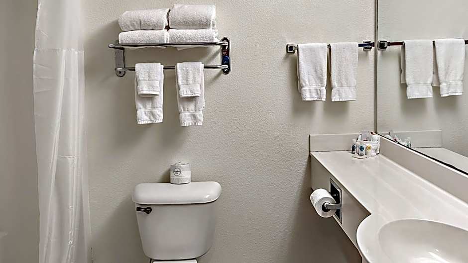 Estherville Hotel & Suites