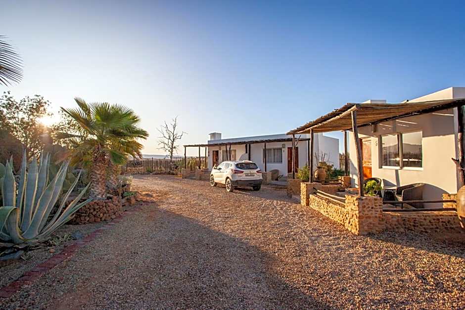 Inverdoorn Game Reserve Lodge