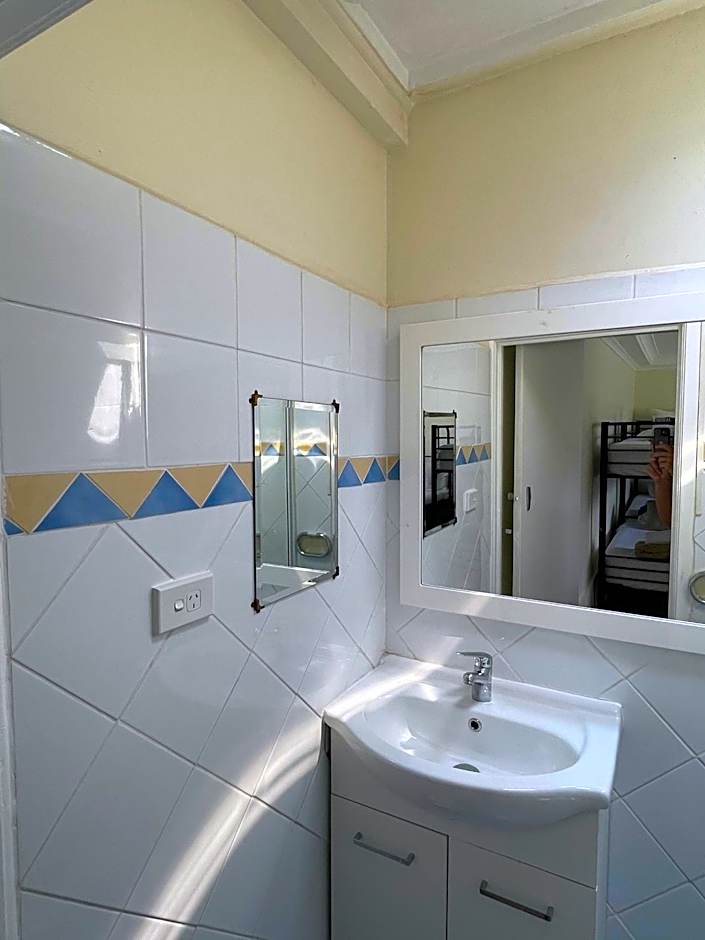 Manly Waves Studios & Apartments