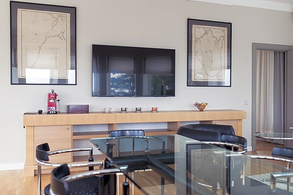 Photo 1 of 7 of Captain Suite, Sea View