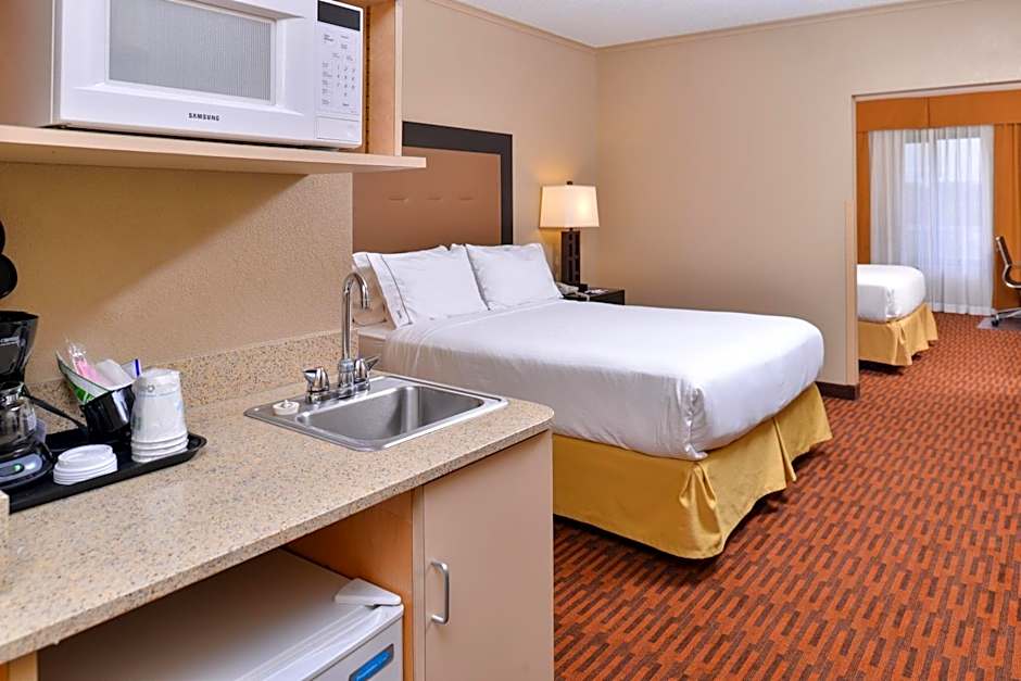 Holiday Inn Express Breezewood By IHG