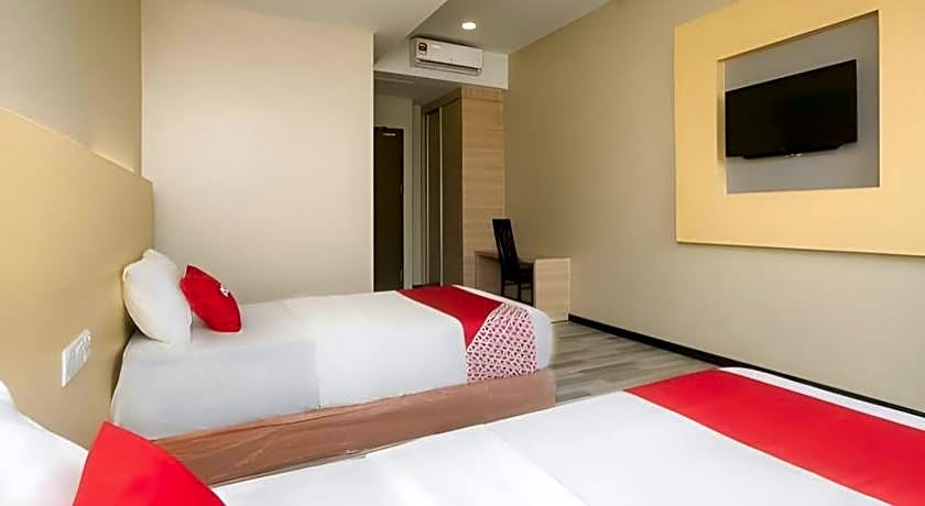 OYO 90324 Muar Station Hotel