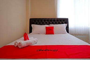 RedDoorz near Millenium Waterpark Palu