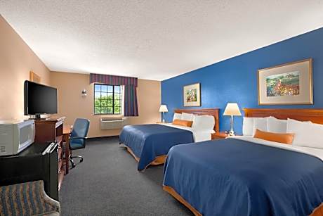 Studio Suite with One Double Bed and One King Bed -  Non-Smoking