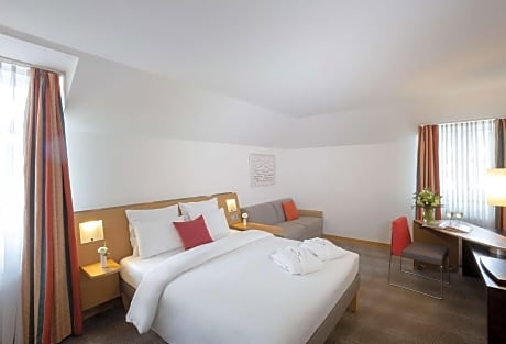 Comfort Room with Queen Bed