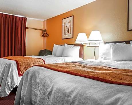 2 Queen Beds, Smoking