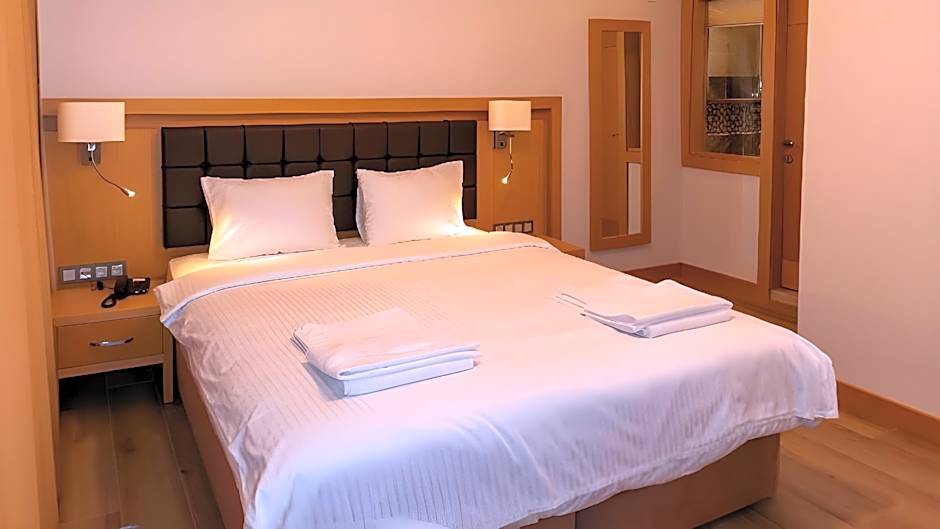 LOTUS PARK HOTEL
