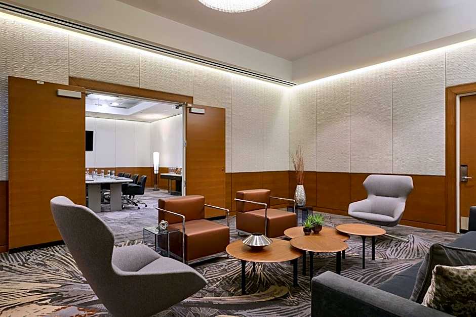 Renaissance by Marriott Schaumburg Convention Center Hotel