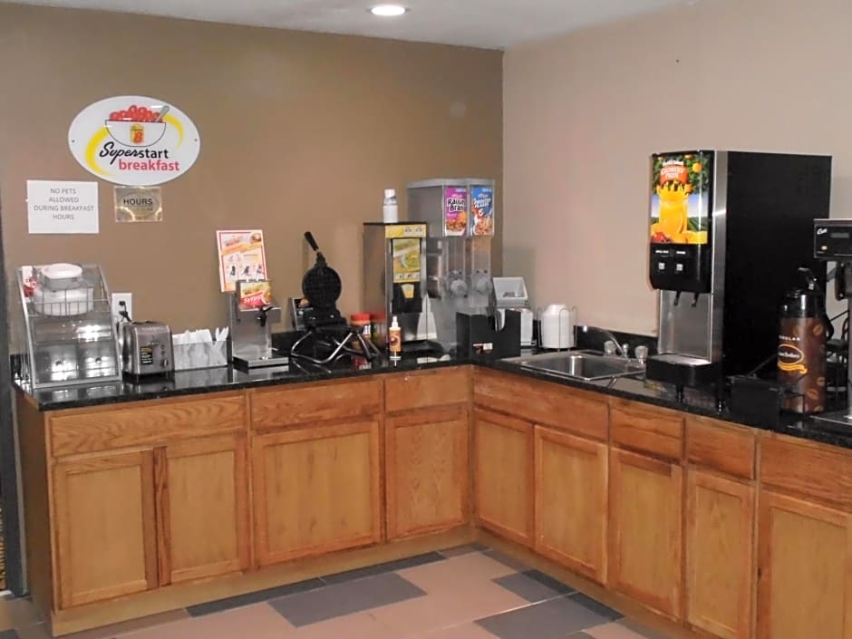 Super 8 by Wyndham Okawville