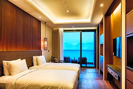 Executive Twin Room with Lounge Access and Ocean View