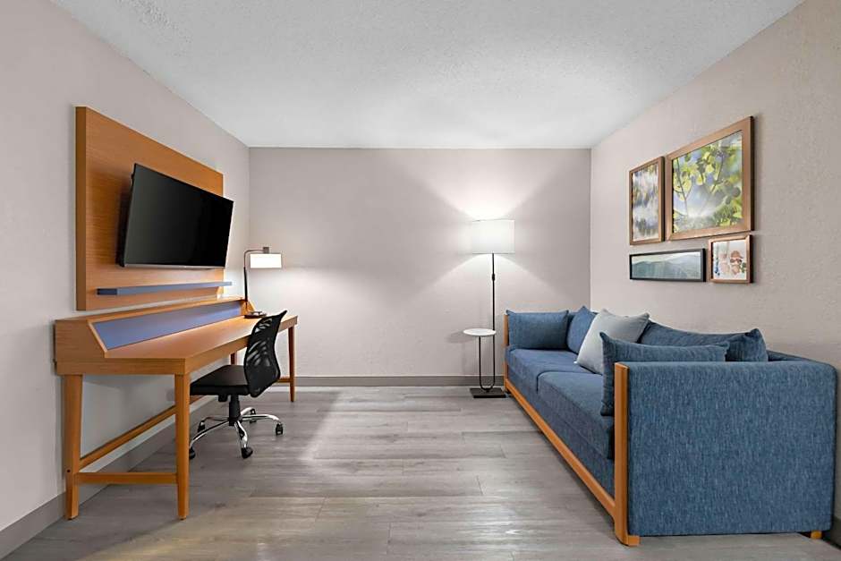 Country Inn & Suites by Radisson, Coon Rapids, MN