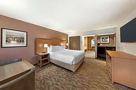 King Suite with Spa Bath - Non-Smoking