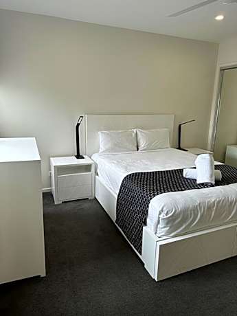 Apartment with Pool View