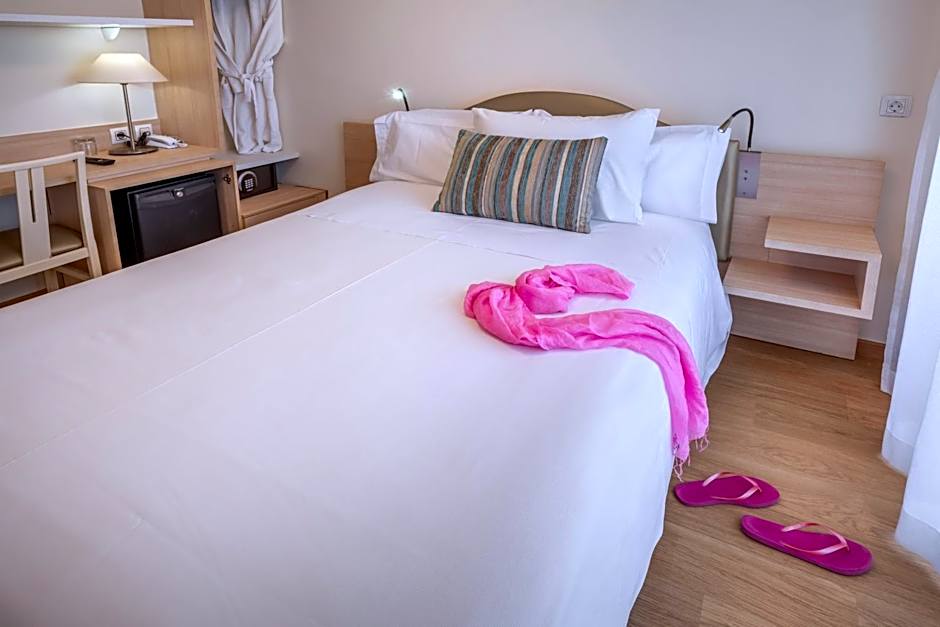 Monica Hotel