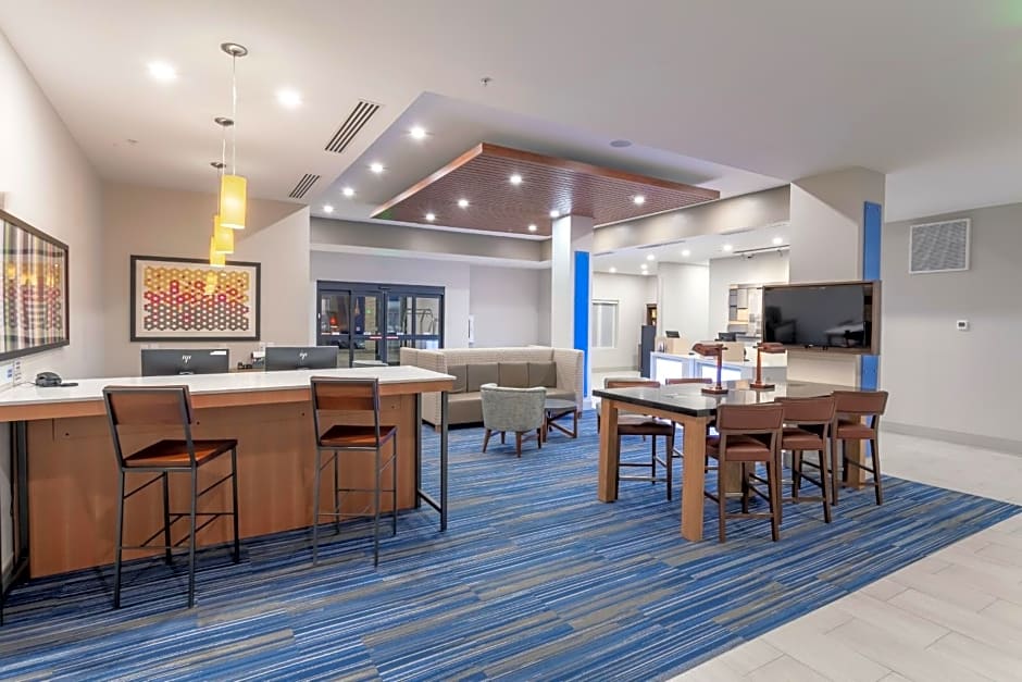Holiday Inn Express And Suites Columbus - Worthington By IHG