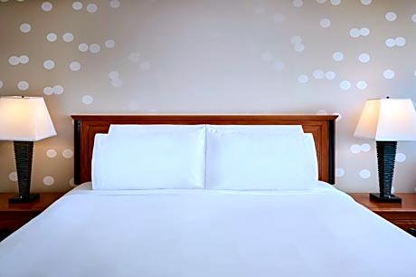 Standard King Room with River View