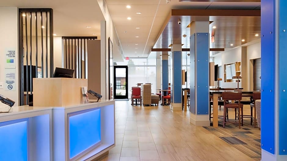 Holiday Inn Express & Suites Racine By IHG
