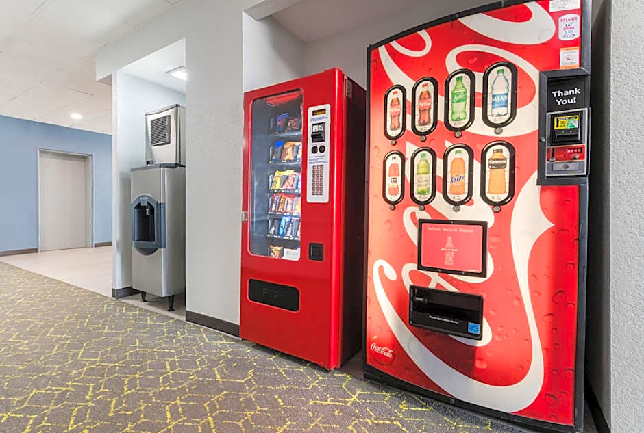 HomeTowne Studios Newport News - Hampton West