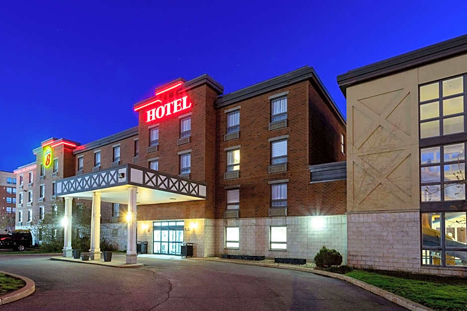 Super 8 by Wyndham Lachenaie/Terrebonne