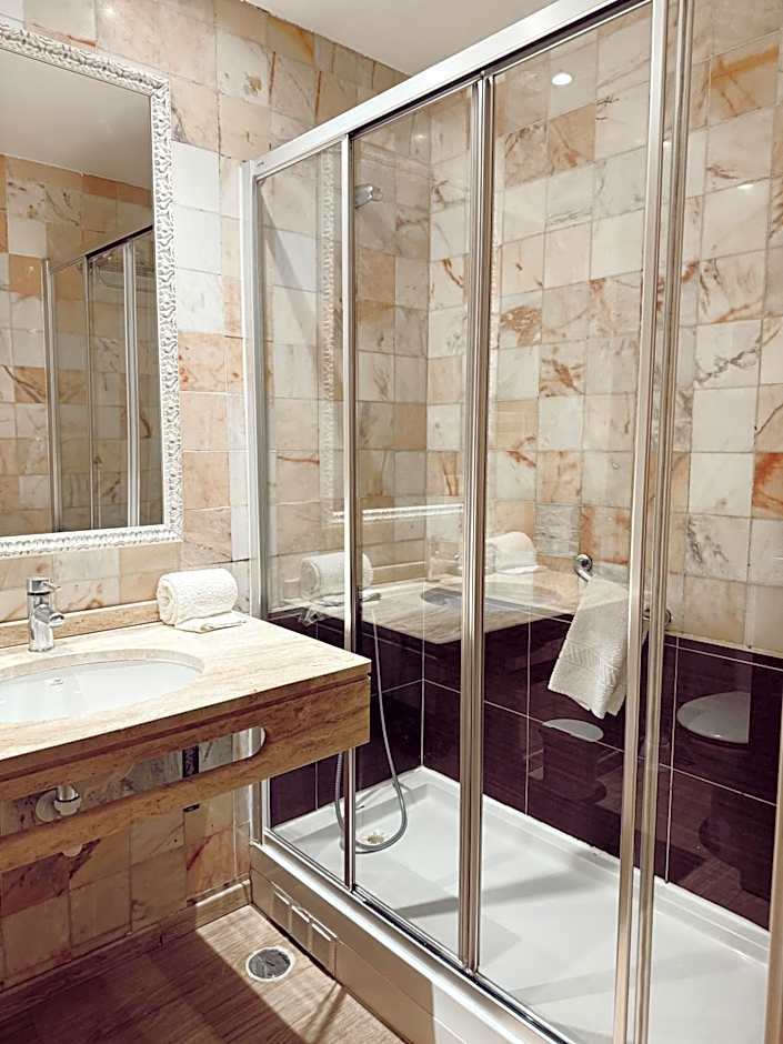 Apartamentos Honorio - Pool and Garden