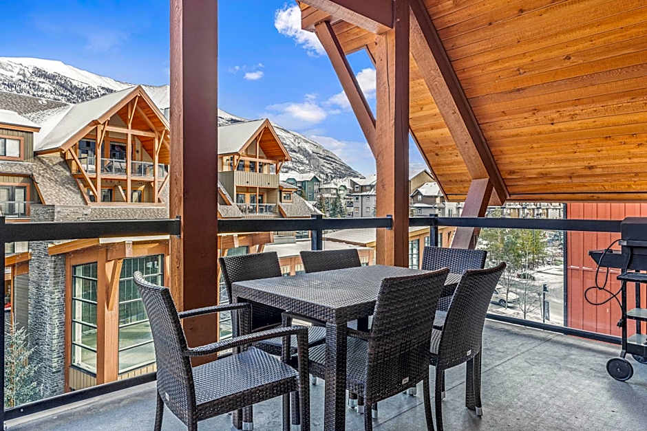 Elevated Penthouse Condo managed by Little Sister Getaways