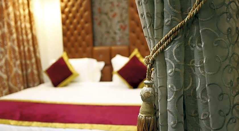 Hotel Saffron Leaf