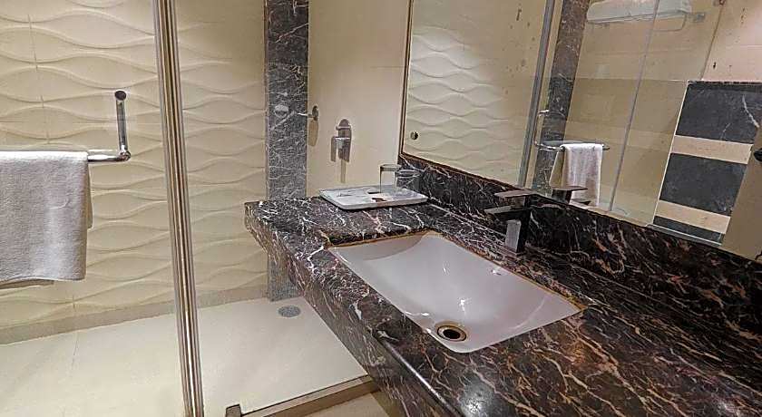 Sapna Clarks Inn, Lucknow