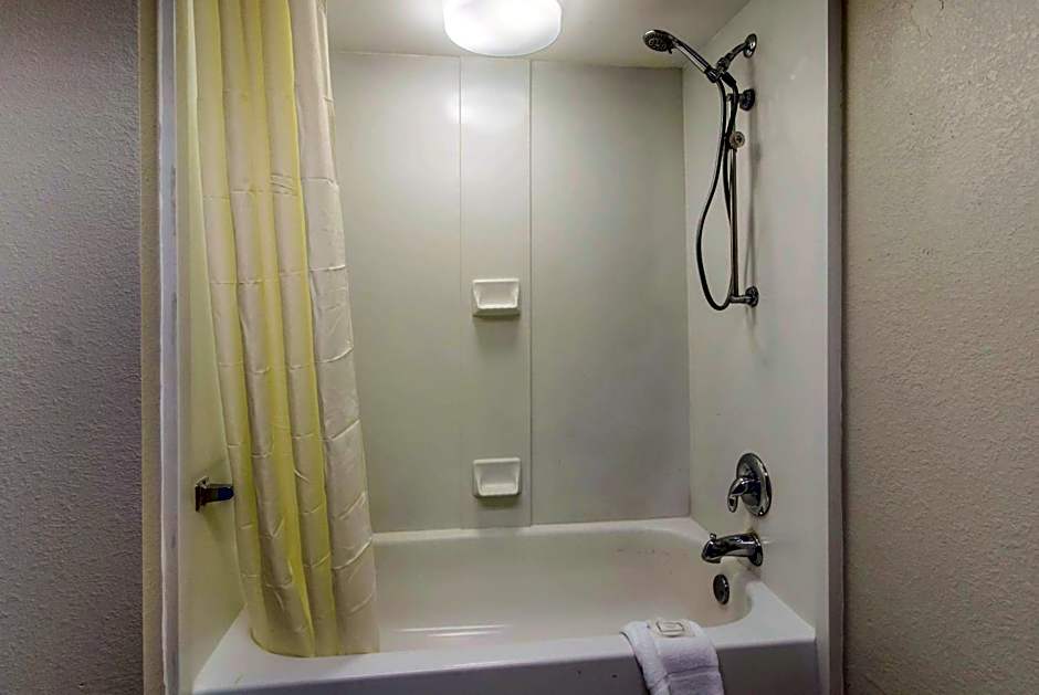 Clarion Hotel Jackson Northwest