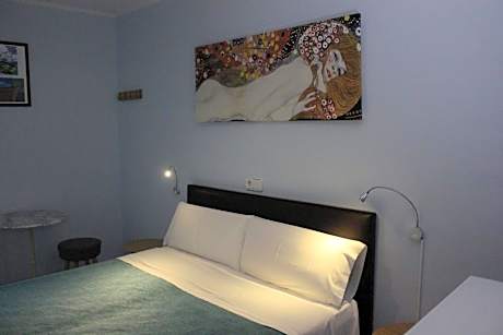 One-Bedroom Apartment with Terrace