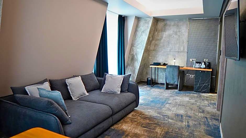 Aniroc Signature Hotel