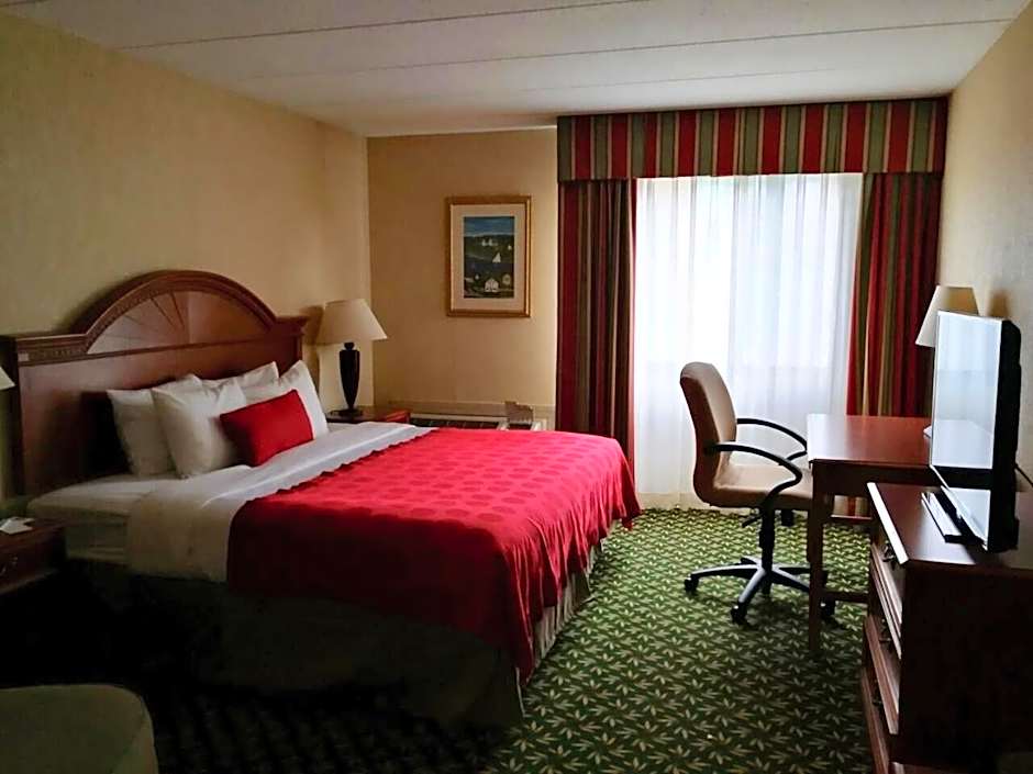 Mystic River Hotel & Suites