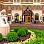 The Raphael Hotel, Autograph Collection by Marriott