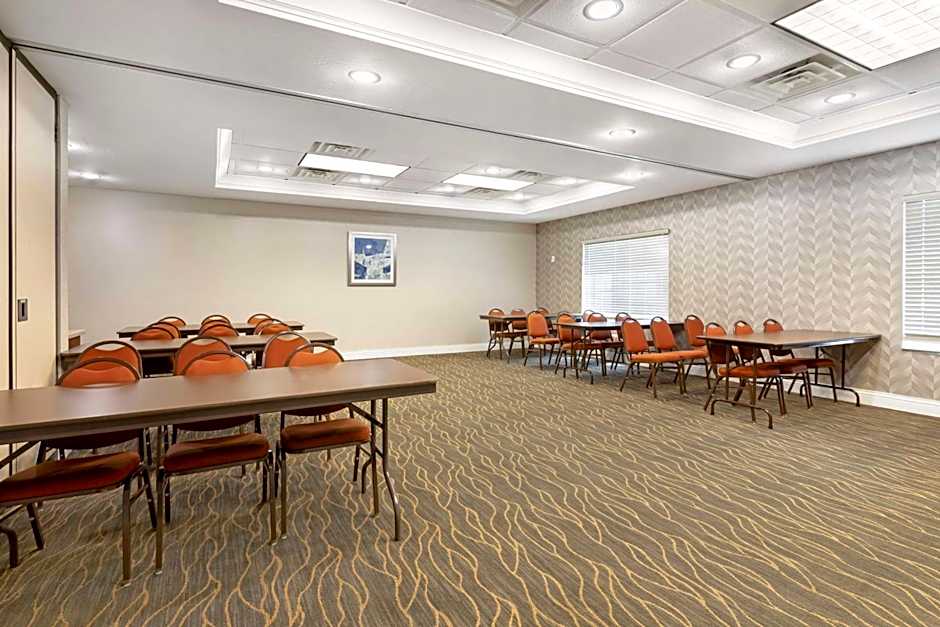 Best Western Plus Appleton Airport Mall Hotel