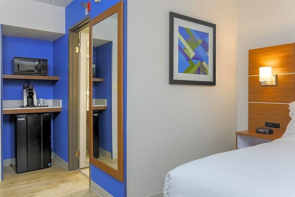 Holiday Inn Express Milwaukee - West Medical Center By IHG