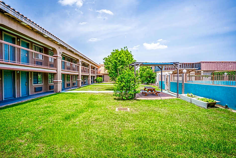 Lone Star Inn & Suites by OYO Harlingen TX