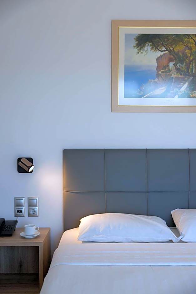 Xenophon Hotel