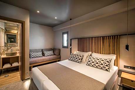 Deluxe Triple Room with Sea View