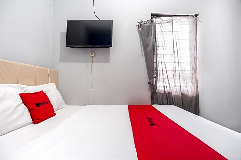RedDoorz near Margonda Raya