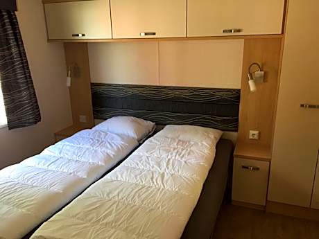 Bungalow - Water Front