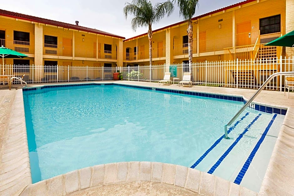 La Quinta Inn by Wyndham Victoria